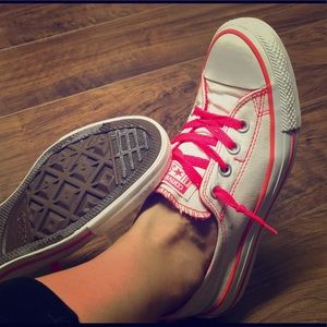 Like new Converse white and hot pink size 8